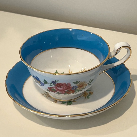 Vintage 1930s New Chelsea Staffs Made in England Blue & Floral Tea Cup & Saucer - Picture 1 of 9